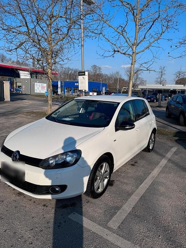Gebraucht VW Golf VI Match 104 PS (76 kW) 2012 Weiß Kleinwagen