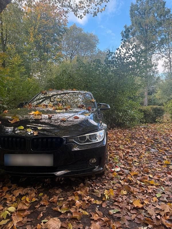 Second-hand BMW 318 143 CP (105 kW) 2013 Negru Berlinǎ