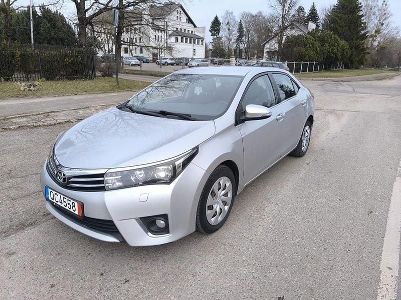 Gebraucht Toyota Corolla Life 90 PS (66 kW) 2014 Silber Limousine