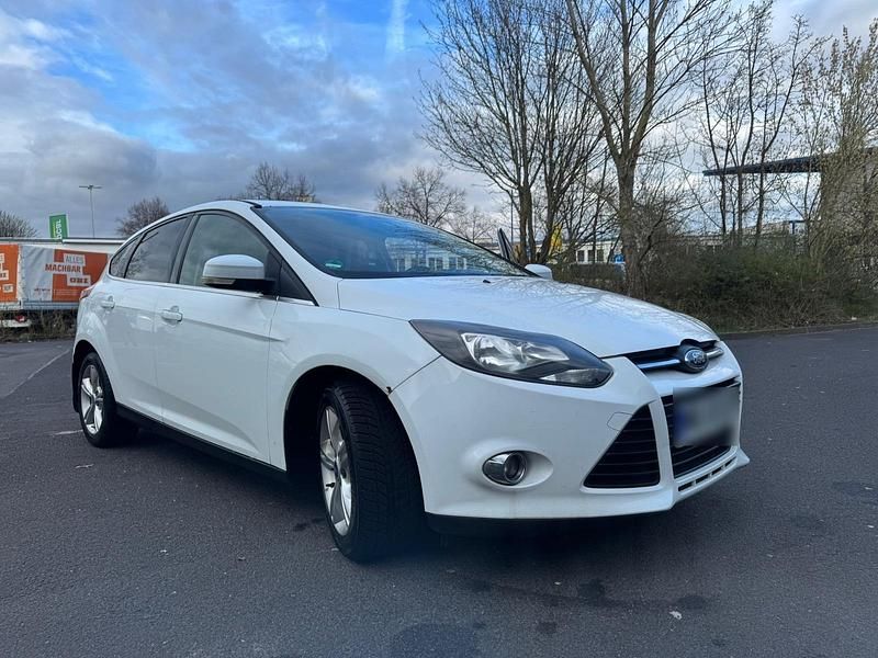 Gebraucht Ford Focus 125 PS (91 kW) 2012 Weiß Limousine