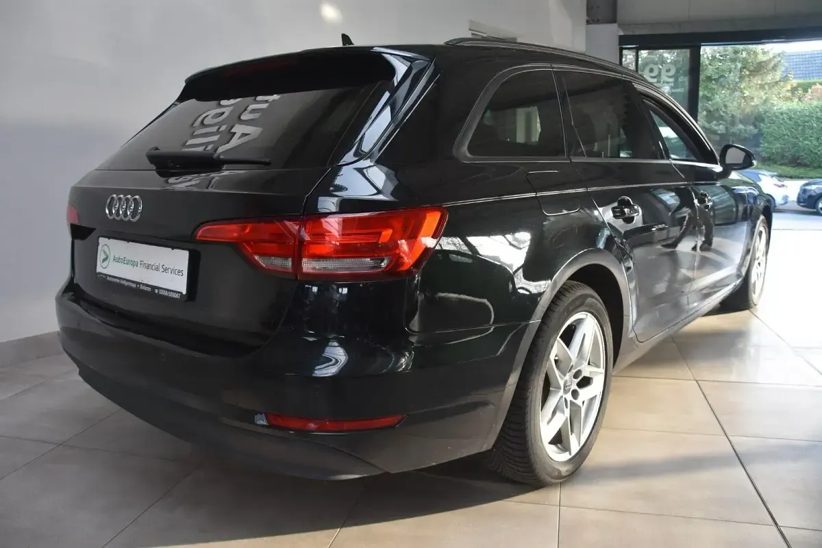 Gebraucht Audi A4 Basis 150 PS (110 kW) 2017 Schwarz Kombi