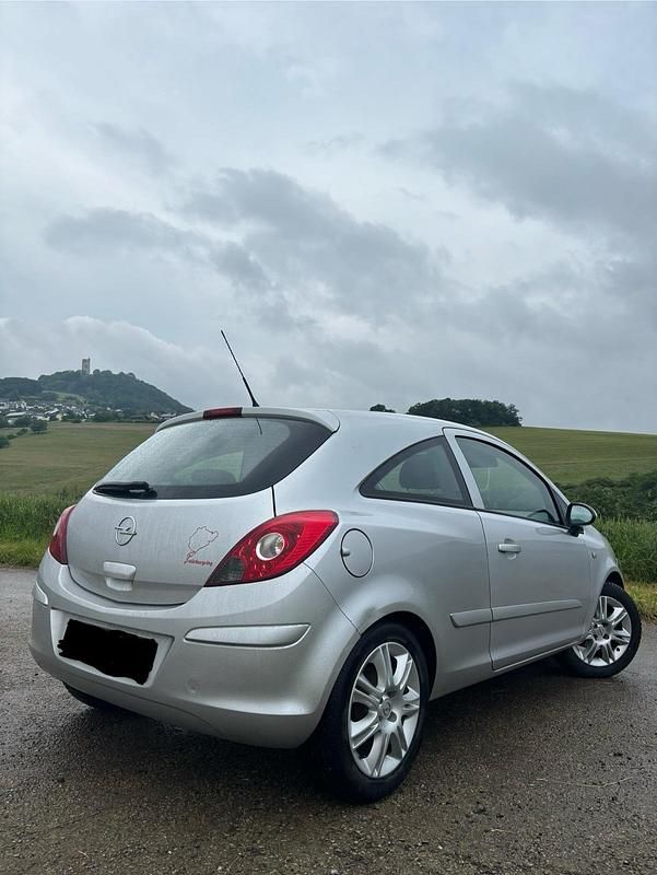 Silber Gebraucht 2007 Opel Corsa Kleinwagen | 1.750 € (Fairer Preis) - Bild 1/4