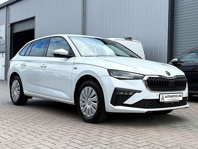 Weiß Gebraucht 2024 Skoda Scala Drive Kleinwagen | 18.450 € (Superpreis) - Bild 1/4
