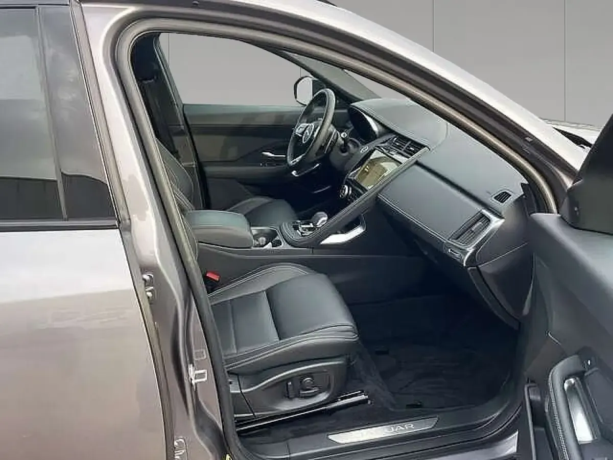 Second-hand Jaguar E-Pace R-Dynamic 253 CP (186 kW) 2023 Gri SUV