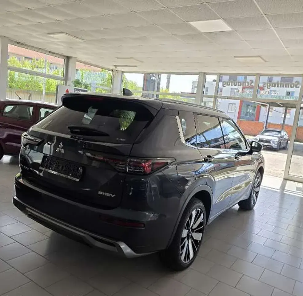 Gebraucht Mitsubishi Outlander P-HEV Top 306 PS (225 kW) 2025 Basaltgrau SUV