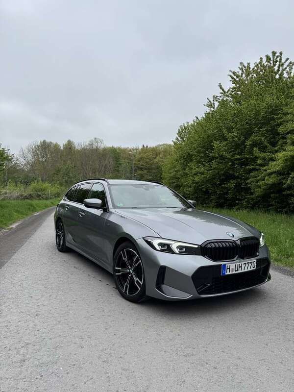 Grau Gebraucht 2024 BMW 320 M Sport Kombi | 40.999 € (Fairer Preis) - Bild 1/4