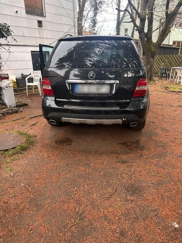 Gebraucht Mercedes ML320 224 PS (164 kW) 2008 Schwarz SUV