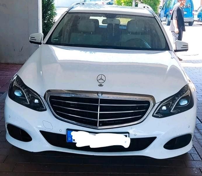 Weiß Gebraucht 2015 Mercedes E220 Kombi | 10.499 € (Fairer Preis) - Bild 1/4