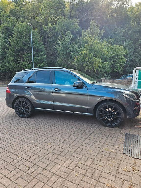 Grau Gebraucht 2014 Mercedes ML350 SUV | 20.200 € (Guter Preis) - Bild 1/4