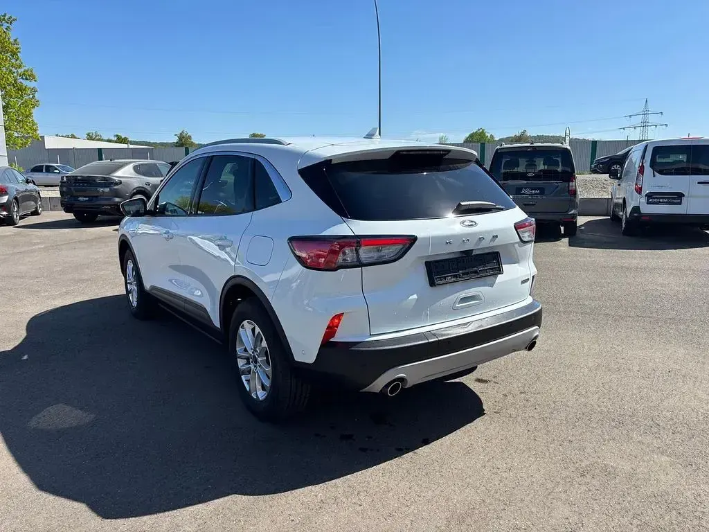 Gebraucht Ford Kuga Titanium 152 PS (111 kW) 2022 Weiß SUV