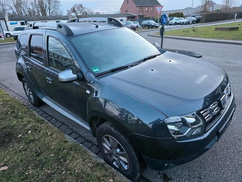 Gebraucht Dacia Duster Basis 105 PS (77 kW) 2017 Grau SUV
