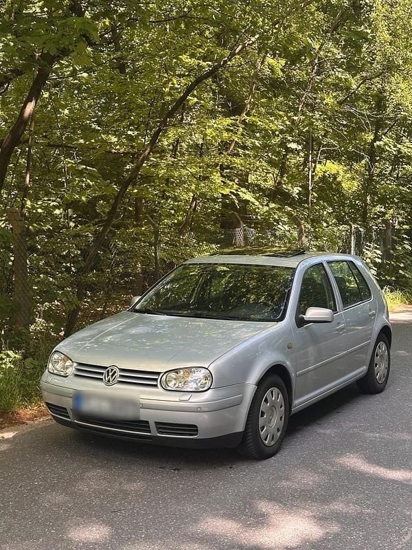 Silber Gebraucht 1999 VW Golf IV Kleinwagen | 3.450 € (Etwas zu teuer) - Bild 1/4