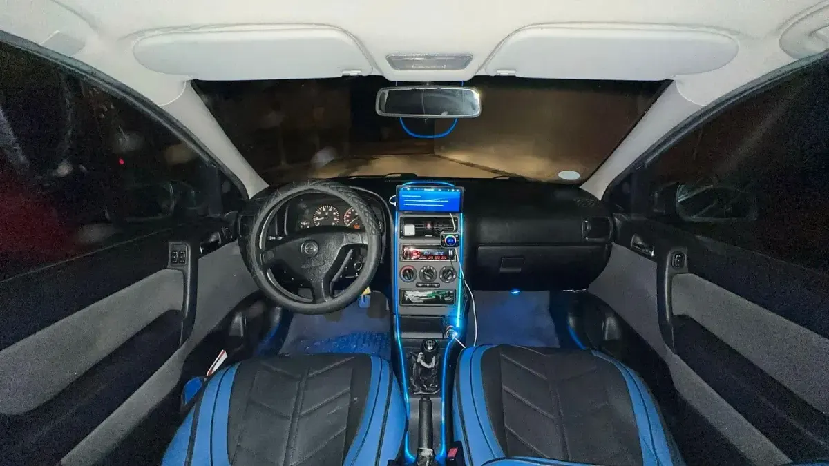 Używany Opel Astra 101 KM (74 kW) 2002 Szary Sedan/Limuzyna