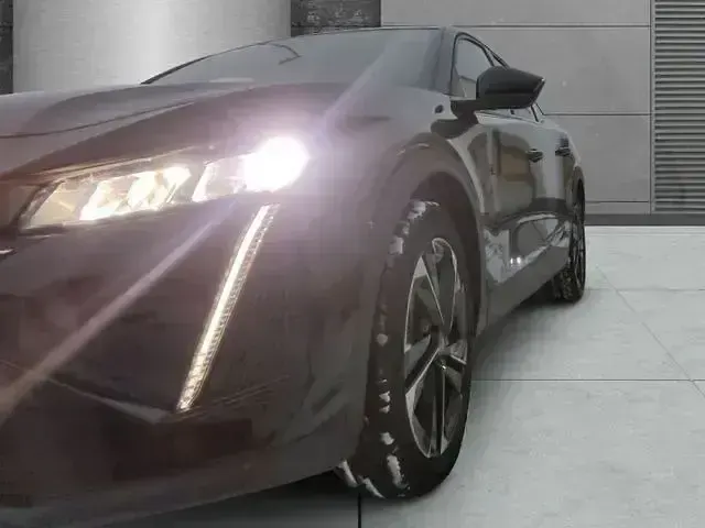 Gebraucht Peugeot 408 Allure 131 PS (96 kW) 2023 Lackierung schwarz perla nera/ Limousine