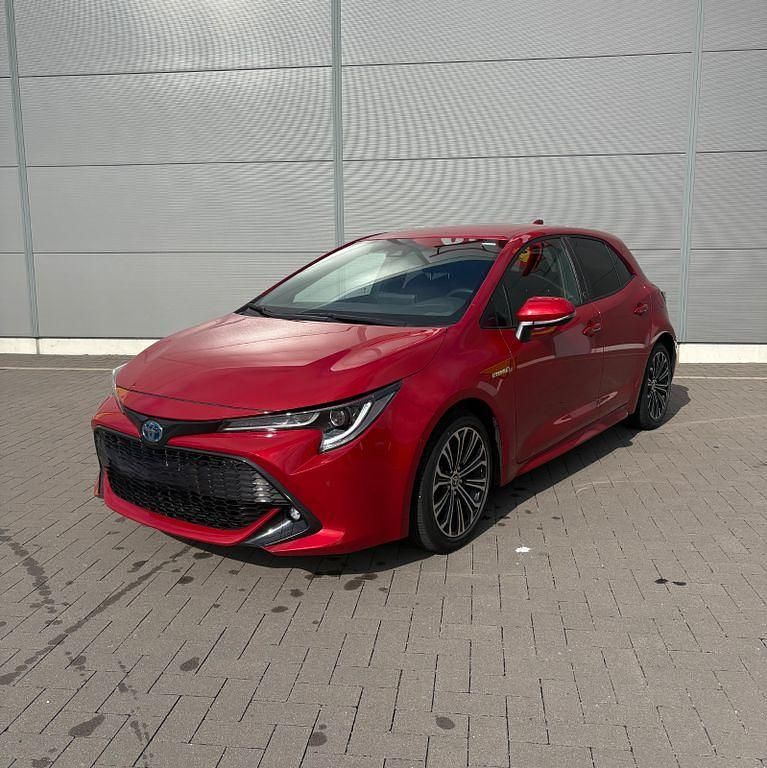 Rot Gebraucht 2022 Toyota Corolla Team Limousine | 23.450 € (Fairer Preis) - Bild 1/4