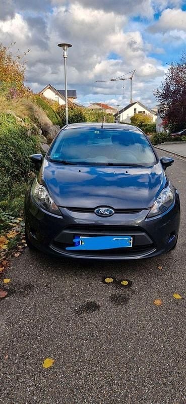 Grau Gebraucht 2010 Ford Fiesta Trend Kleinwagen | 3.800 € (Etwas zu teuer) - Bild 1/4