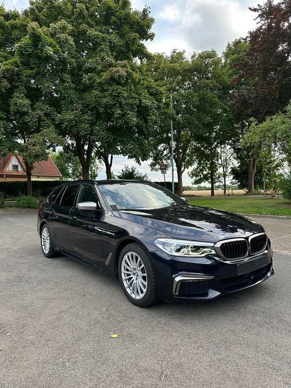 Schwarz Gebraucht 2019 BMW 530 M Sport Kombi | 34.990 € (Etwas zu teuer) - Bild 1/4