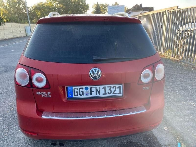 Rot Gebraucht 2009 VW Golf Plus Comfortline Van / Kleinbus | 7.990 € (Fairer Preis) - Bild 1/4