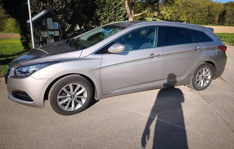 Gebraucht Hyundai i40 Trend 141 PS (103 kW) 2016 Beige Limousine
