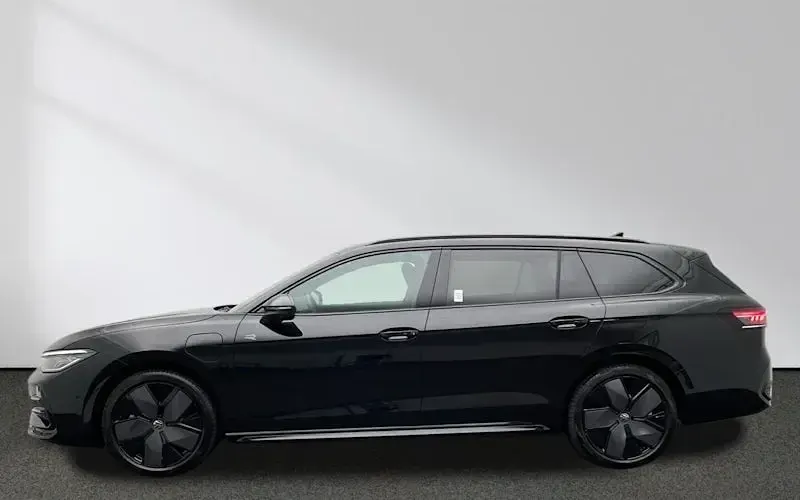 Gebraucht VW Passat R-line 272 PS (200 kW) 2025 Schwarz Kombi