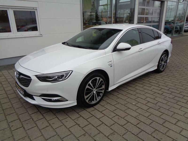 Weiß Gebraucht 2019 Opel Insignia Exklusiv Limousine | 16.900 € (Etwas zu teuer) - Bild 1/1