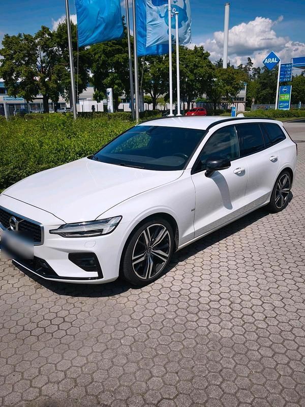 Gebraucht 2019 Volvo V60 R-Design Kombi | 25.400 € - Bild 1/4
