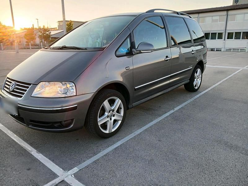 Grau Gebraucht 2008 VW Sharan Van / Kleinbus | 4.000 € (Etwas zu teuer) - Bild 1/4