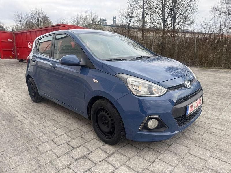Gebraucht Hyundai i10 Edition 67 PS (49 kW) 2015 Blau Kleinwagen