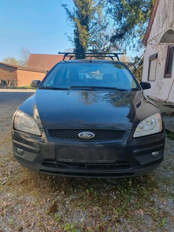 Schwarz Gebraucht 2007 Ford Focus Kombi | 750 € (Guter Preis) - Bild 1/4