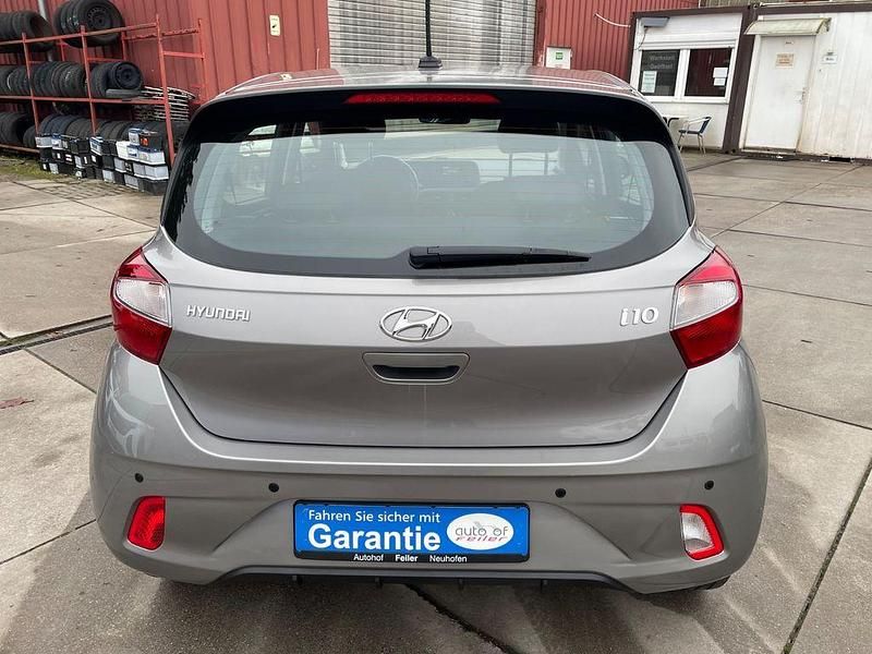Gebraucht Hyundai i10 Select 67 PS (49 kW) 2022 Grau Kleinwagen