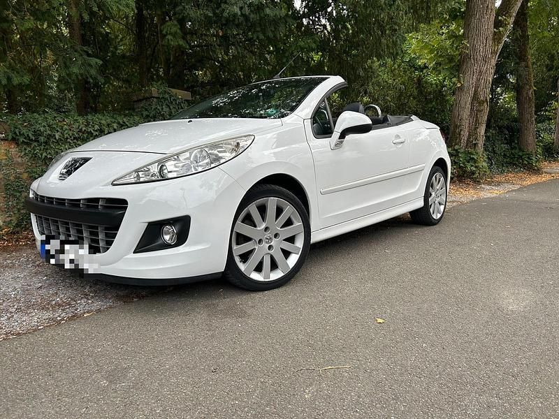 Weiß Gebraucht 2011 Peugeot 207 CC Platinum Cabrio | 1.900 € (Superpreis) - Bild 1/4