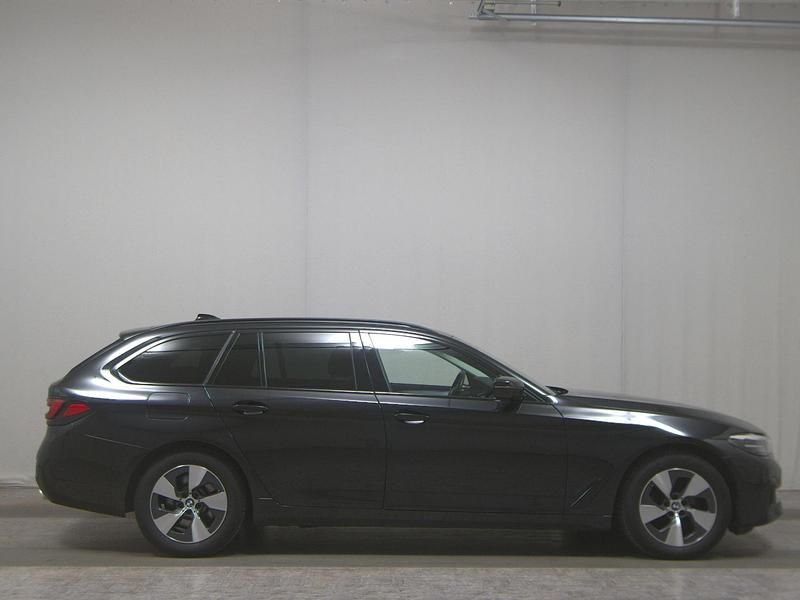 Schwarz Gebraucht 2020 BMW 520 Kombi | 26.980 € (Guter Preis) - Bild 1/4