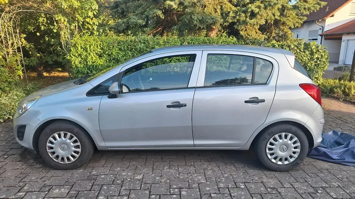 Gebraucht Opel Corsa 70 PS (51 kW) 2013 Silber Kleinwagen
