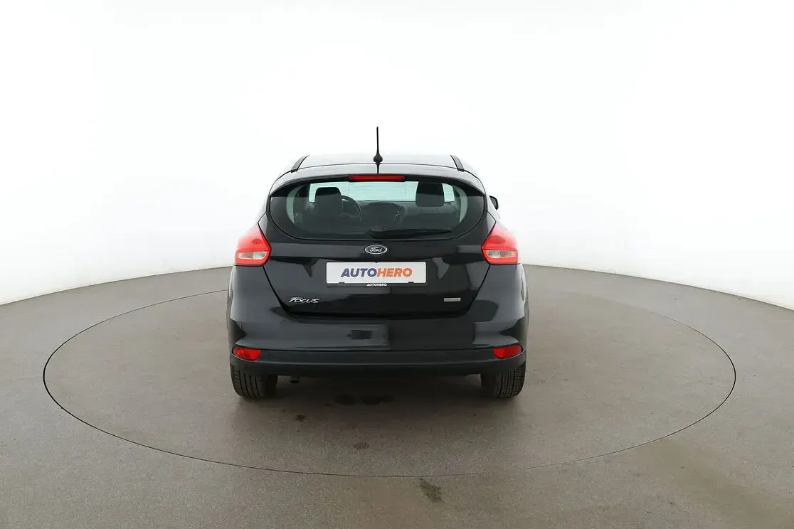 Gebraucht Ford Focus Trend+ 125 PS (91 kW) 2018 Schwarz Limousine