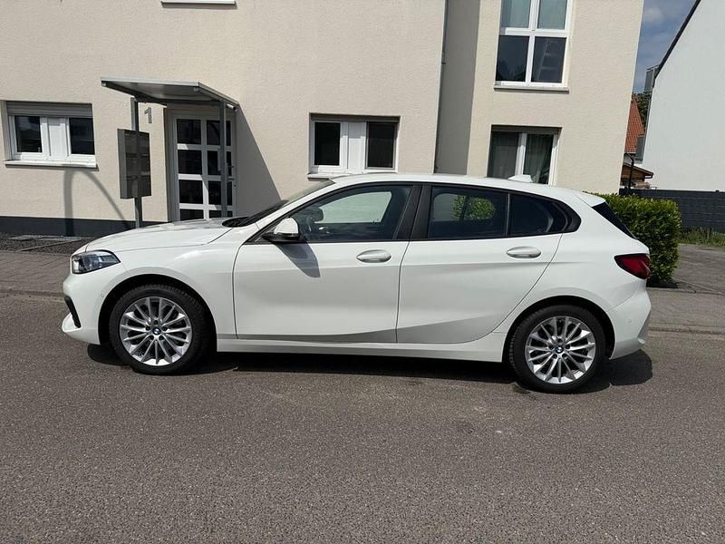 Gebraucht BMW 118 Advantage 136 PS (100 kW) 2021 Weiß Kleinwagen