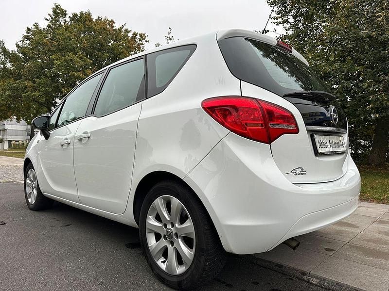 Gebraucht Opel Meriva Edition 120 PS (88 kW) 2011 Weiß Van / Kleinbus