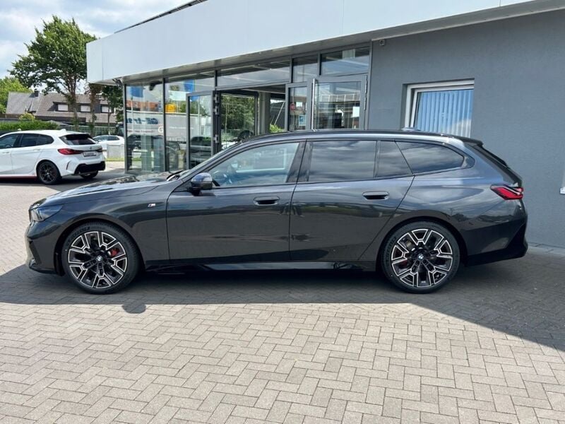 Gebraucht BMW 520 M Sport 197 PS (144 kW) 2025 Grau Limousine