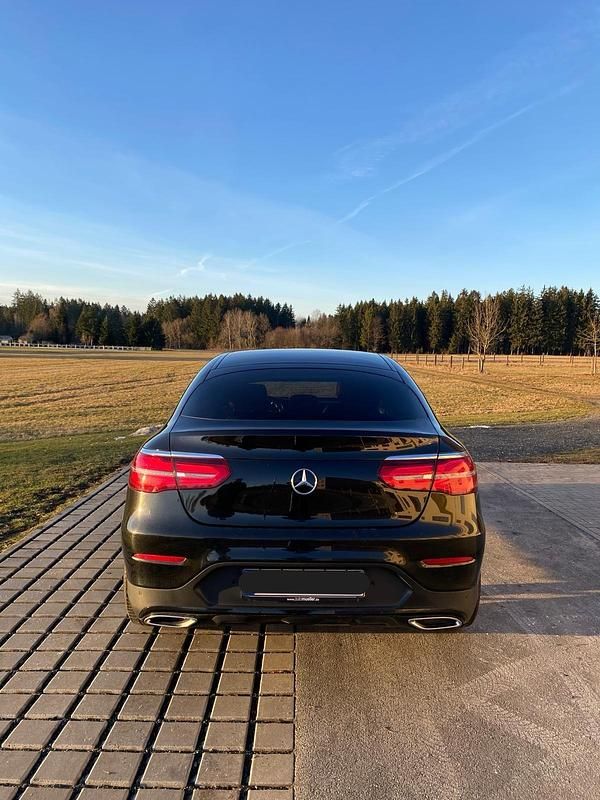 Gebraucht Mercedes GLC250 204 PS (150 kW) 2019 Schwarz Coupé