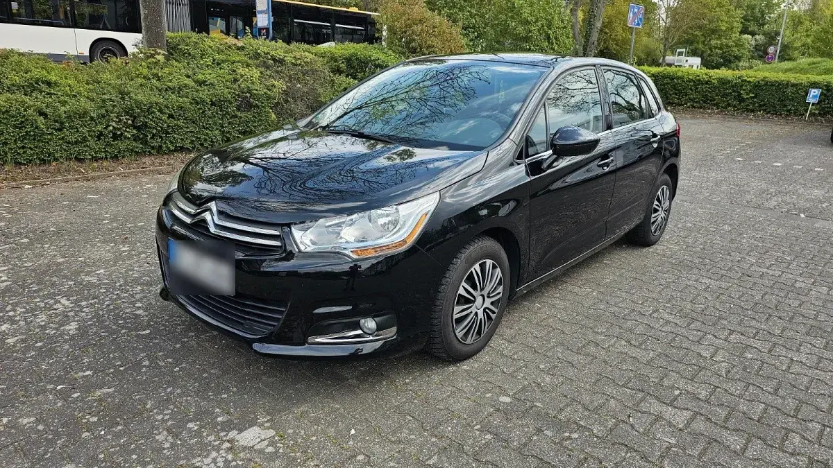 Używany Citroën C4 Tendance 120 KM (88 kW) 2013 Czarny Sedan/Limuzyna