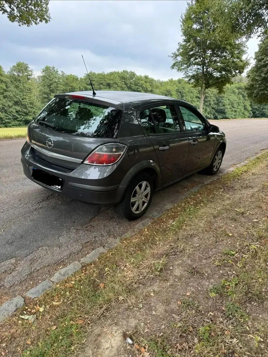 Gebraucht Opel Astra 90 PS (66 kW) 2009 Grau Limousine