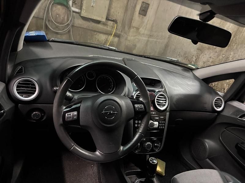 Second-hand Opel Corsa 80 CP (58 kW) 2010 Negru Hatchback