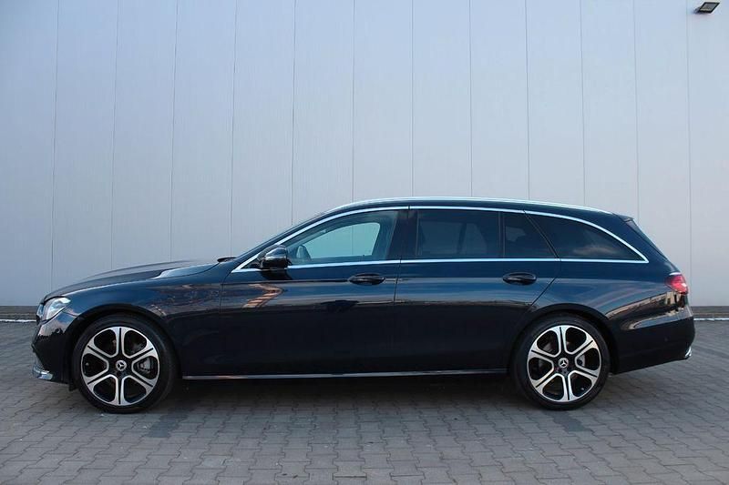 Gebraucht Mercedes E220 200 PS (147 kW) 2023 Blau Kombi