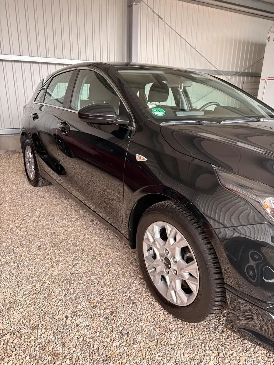Gebraucht Kia Ceed 120 PS (88 kW) 2024 Schwarz Kleinwagen