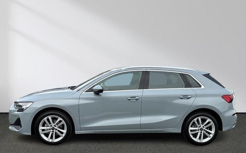 Usado Audi A3 Ambiente 150 HP (110 kW) 2026 Cinzento Sedan