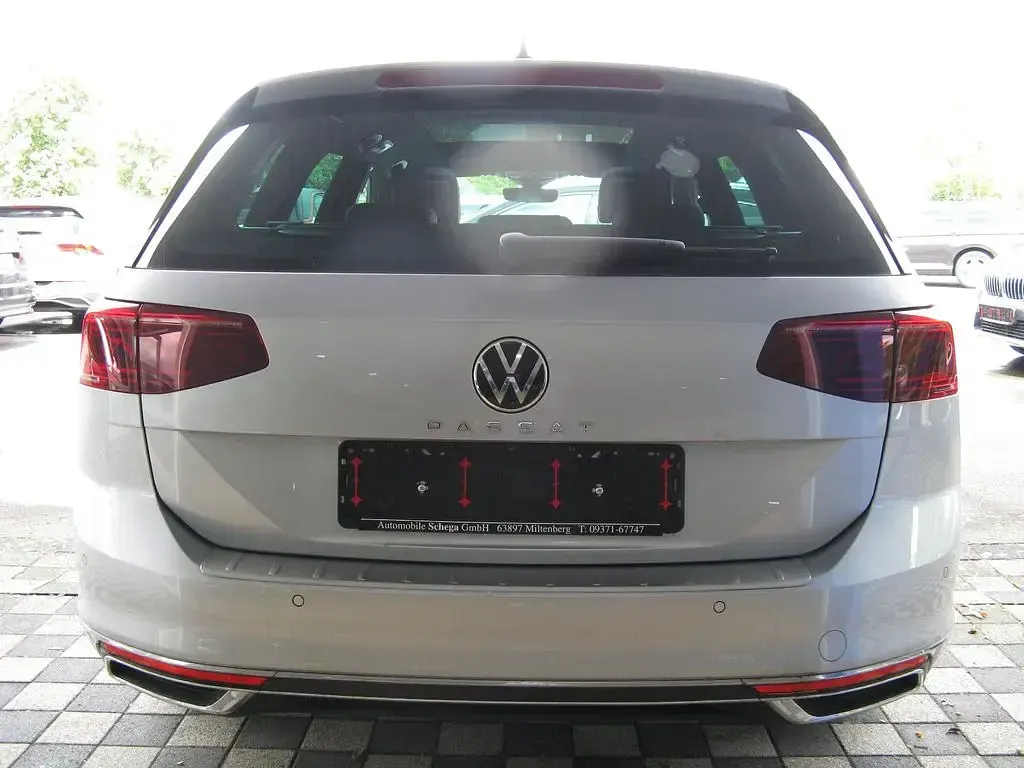 Gebraucht VW Passat Elegance 150 PS (110 kW) 2023 Silber Kombi
