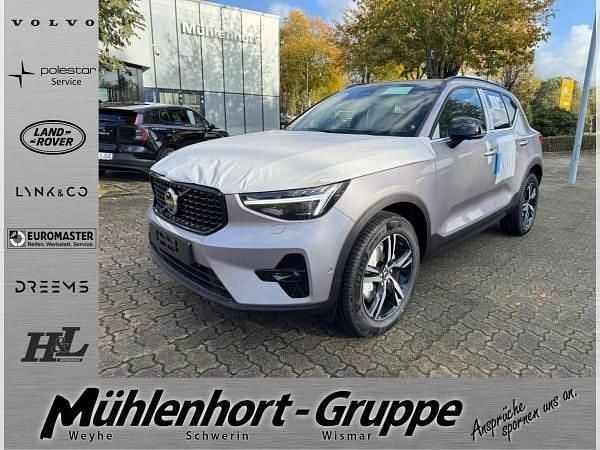 Silber (aurora silver metallic) Neu 2025 Volvo XC40 Plus SUV | 40.017 € (Superpreis) - Bild 1/4