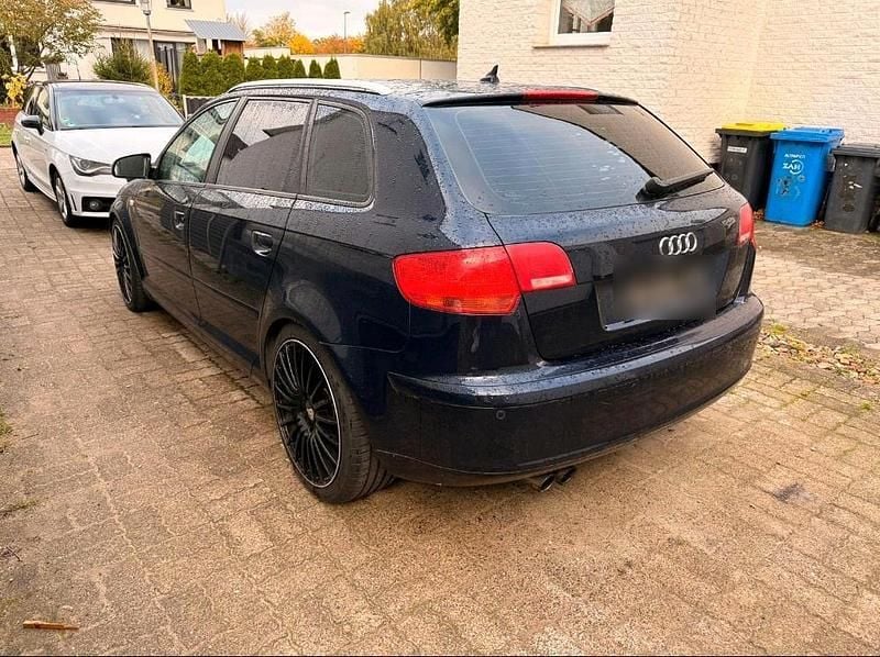 Blau Gebraucht 2005 Audi A3 Sportback S-Line Kombi | 2.850 € (Fairer Preis) - Bild 1/4