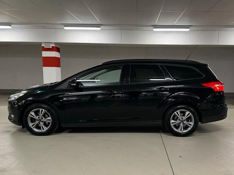 Usado Ford Focus Business Edition 95 CV (69 kW) 2015 Negro Familiar