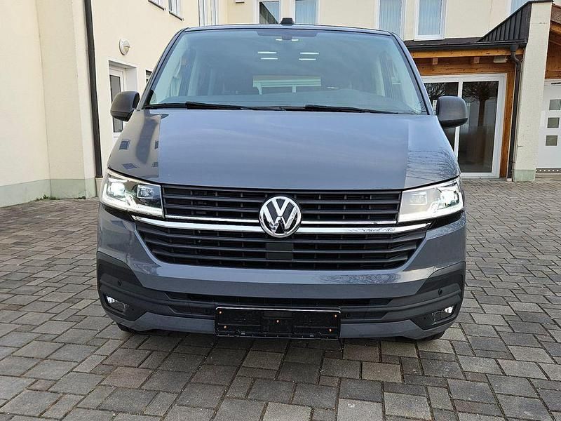 Gebraucht VW Multivan 150 PS (110 kW) 2022 Grau Van / Kleinbus