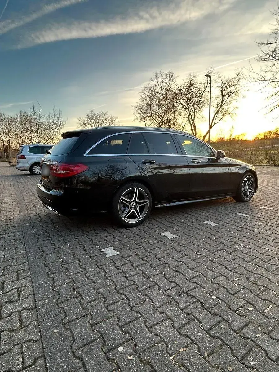 Gebraucht Mercedes C180 AMG 122 PS (89 kW) 2019 Schwarz Kombi